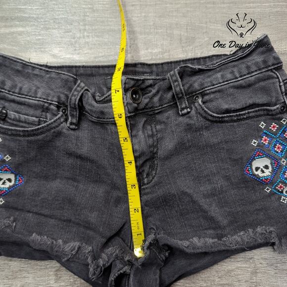 Black Heart Juniors Embroidered Low Rise Shorts Size 1 - Picture 4 of 7